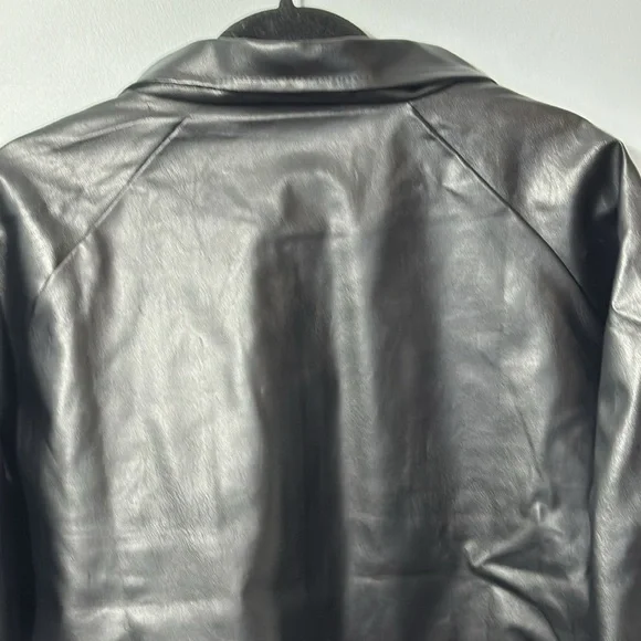 Jiechaofang Black‎ with White Piping Faux Leather Jacket in Size XL